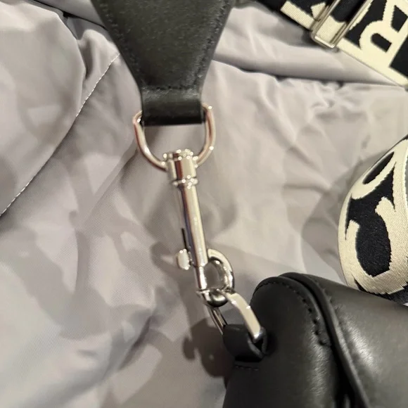 Marc Jacobs Black Crossbody Bag with Bold Strap - Picture 7 of 7